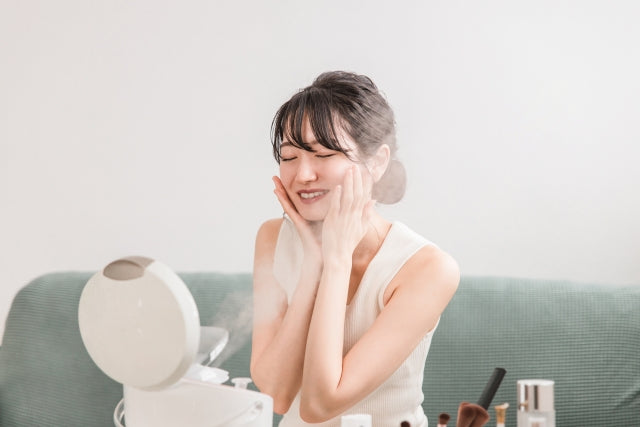 メルカリでも人気のフェイススチーマーとは?5つの効果や使い方を解説