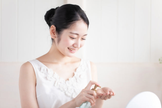 肌にスチームを当てて使う「美顔スチーマー」の効果と使用タイミング