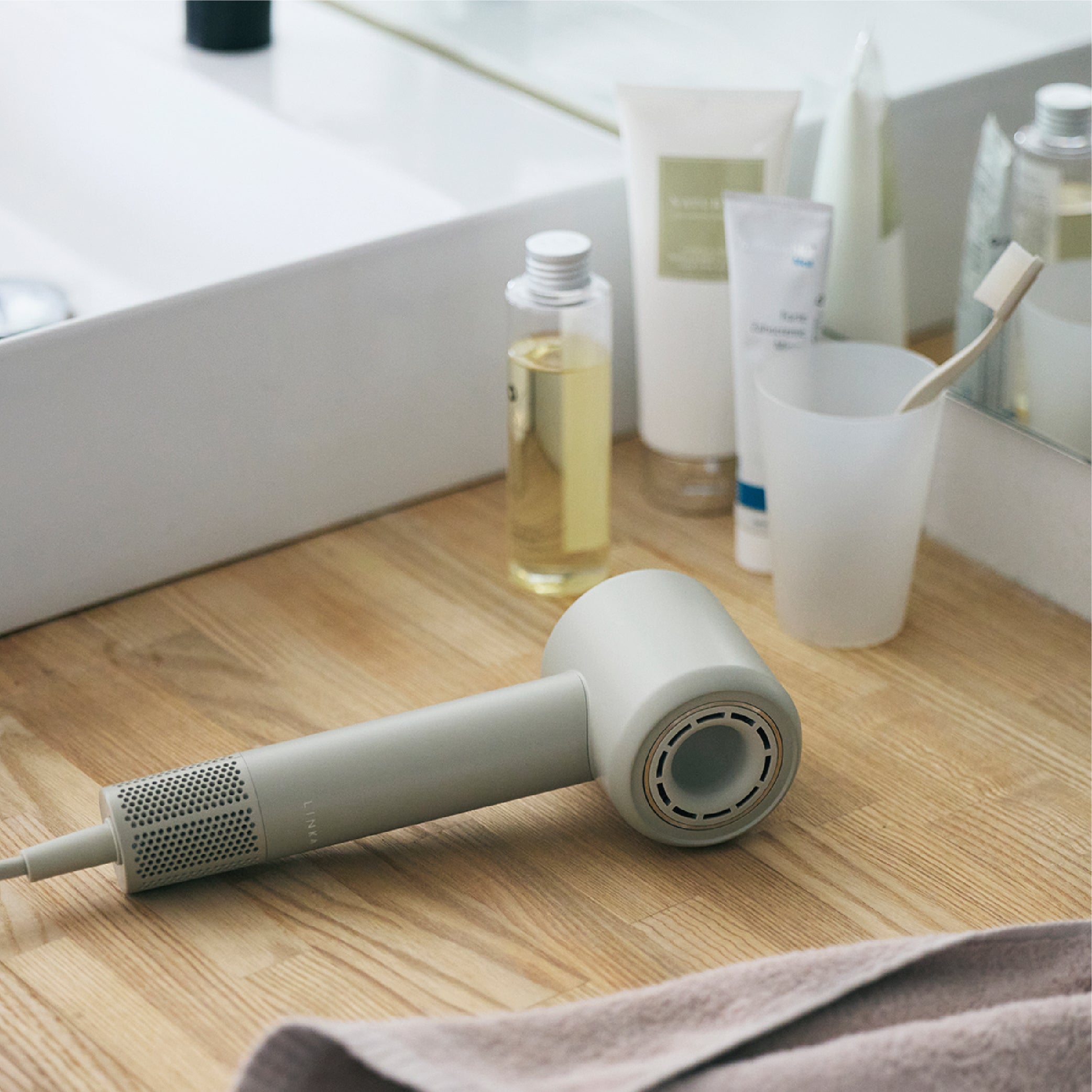 LINKA エアリーブロウ（マイナスイオン軽量ドライヤー） ギフトボックス